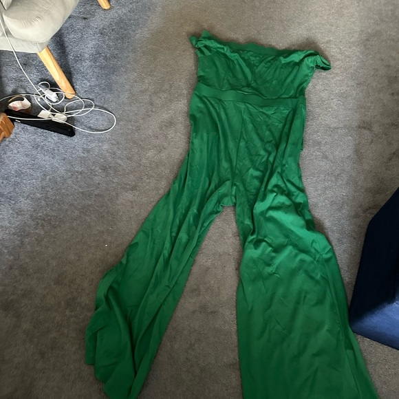 Green off the shoulder jumpsuit. Size XL. - Picture 1 of 3